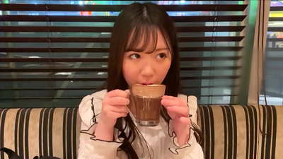 Dia adalah kawan yang berasal dari kelab yang sama di universiti. Dan dia adalah gadis paling menarik di kelab itu. Ini adalah suasana seksi Jepun.