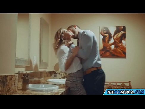 ❤️ Apabila awek berambut perang menggoda anda di tandas awam Lucah cantik pada ms.com-fullporner.ru ﹏
